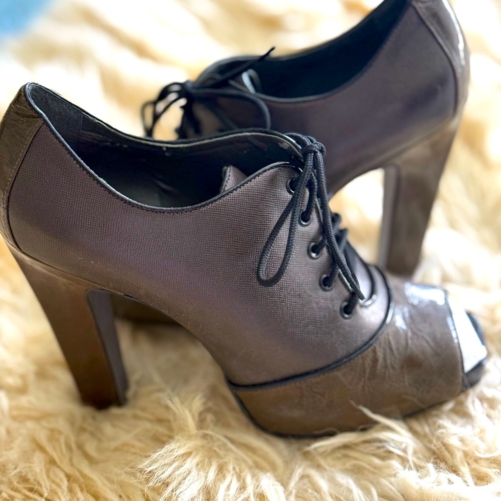 Vince Camuto peep-toe platform w/laces